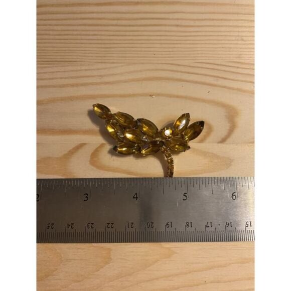 Vintage Gold Leaf Brooch With Yellow Amber Tone Rhinestones - Picture 4 of 5